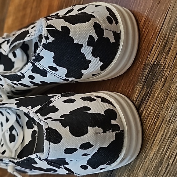 Cow Print Shoes 🐄 - Picture 4 of 7